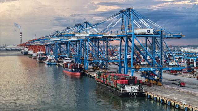 (250918) -- NANNING, Sept. 18, 2025 (Xinhua) -- A drone photo taken on Sept. 16, 2025 shows a view of the Qinzhou Port in Qinzhou City, south China's Guangxi Zhuang Autonomous Region. As of August 2025, the New International Land-Sea Trade Corridor has expanded its reach to 577 ports in 127 countries and regions, handling over 1,316 product categories. (Xinhua/Zhang Ailin)