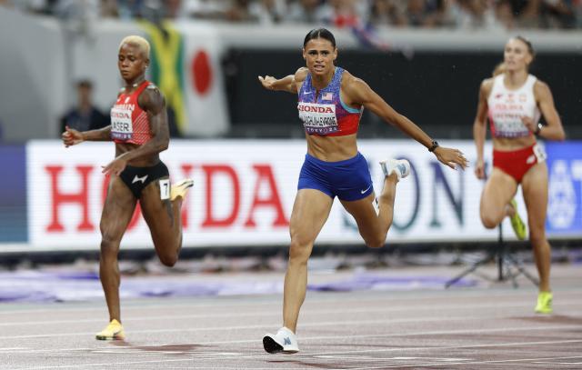 (250918) -- TOKYO, Sept. 18, 2025 (Xinhua) -- Sydney Mclaughlin-Levrone (C) of the United States competes during the women's 400m final at the 2025 World Athletics Championships in Tokyo, Japan, Sept. 18, 2025. (Xinhua/Wang Lili)