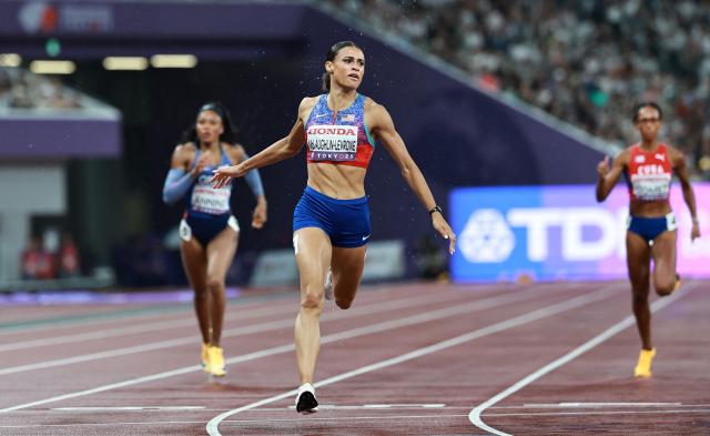 (250918) -- TOKYO, Sept. 18, 2025 (Xinhua) -- Sydney Mclaughlin-Levrone (C) of the United States competes during the women's 400m final at the 2025 World Athletics Championships in Tokyo, Japan, Sept. 18, 2025. (Xinhua/Jiang Han)