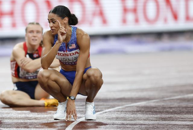 (250918) -- TOKYO, Sept. 18, 2025 (Xinhua) -- Gold medalist Sydney Mclaughlin-Levrone (R) of the United States celebrates after the women's 400m final at the 2025 World Athletics Championships in Tokyo, Japan, Sept. 18, 2025. (Xinhua/Wang Lili)