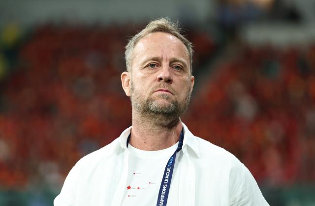 (250918) -- BEIJING, Sept. 18, 2025 (Xinhua) -- Mano Polking, head coach of Cong An Ha Noi FC reacts during the Pool E match between Beijing Guoan of China and Cong An Ha Noi FC of Vietnam at the AFC Champions League Two in Beijing, capital of China, Sept. 18, 2025. (Xinhua/Wang Kaiyan)