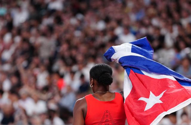 (250919) -- TOKYO, Sept. 19, 2025 (Xinhua) -- Gold medalist Leyanis Perez Hernandez of Cuba celebrates after the women's triple jump final at the 2025 World Athletics Championships in Tokyo, Japan, Sept. 18, 2025. (Xinhua/Jia Haocheng)