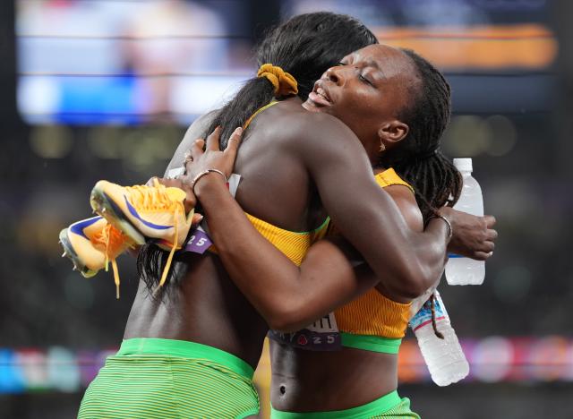 (250919) -- TOKYO, Sept. 19, 2025 (Xinhua) -- Marie-Josee Ta Lou-Smith (R) of Cote d'Ivoire reacts after the women's 200m semifinal at the 2025 World Athletics Championships in Tokyo, Japan, Sept. 18, 2025. (Xinhua/Jiang Han)