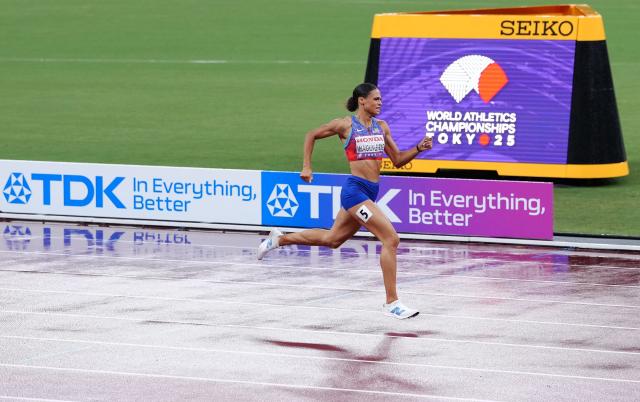 (250919) -- TOKYO, Sept. 19, 2025 (Xinhua) -- Sydney McLaughlin-Levrone of the United States competes during the women's 400m final at the 2025 World Athletics Championships in Tokyo, Japan, Sept. 18, 2025. (Xinhua/Ju Huanzong)