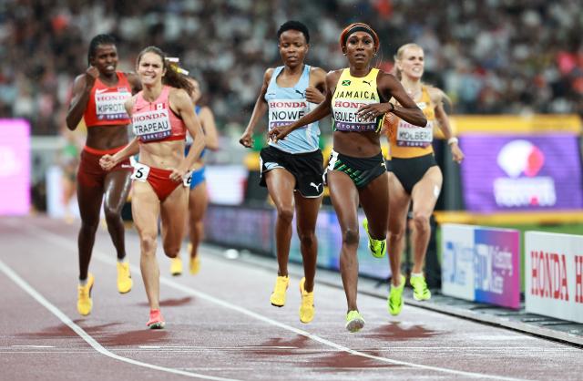 (250919) -- TOKYO, Sept. 19, 2025 (Xinhua) -- Natoya Goule-Toppin (2nd R) of Jamaica competes during the women's 800M heat at the 2025 World Athletics Championships in Tokyo, Japan, Sept. 18, 2025. (Xinhua/Jiang Han)