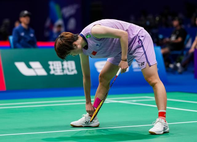 (250919) -- SHENZHEN, Sept. 19, 2025 (Xinhua) -- Chen Yufei of China reacts during the women's singles quarterfinal match against Han Yue of China at the China Masters 2025 in Shenzhen, south China's Guangdong Province, Sept. 19, 2025. (Xinhua/Sun Fei)