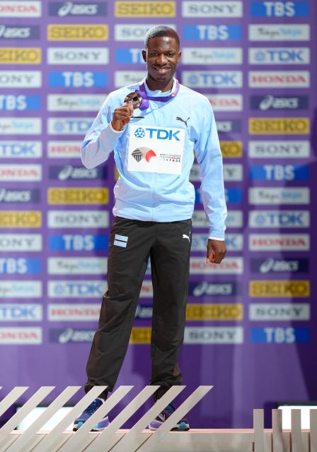 (250919) -- TOKYO, Sept. 19, 2025 (Xinhua) -- Bronze medalist Bayapo Ndori of Botswana poses during the men's 400m awarding ceremony at the 2025 World Athletics Championships in Tokyo, Japan, Sept. 19, 2025. (Xinhua/Ju Huanzong)