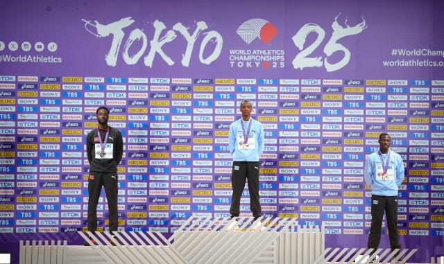 (250919) -- TOKYO, Sept. 19, 2025 (Xinhua) -- Gold medalist Busang Collen Kebinatshipi (C) of Botswana, silver medalist Jereem Richards (L) of Trinidad and Tobago and bronze medalist Bayapo Ndori of Botswana are seen during the men's 400m awarding ceremony at the 2025 World Athletics Championships in Tokyo, Japan, Sept. 19, 2025. (Xinhua/Ju Huanzong)