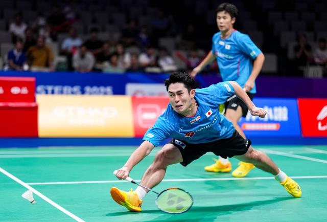 (250919) -- SHENZHEN, Sept. 19, 2025 (Xinhua) -- Hoki Takuro (front)/Kobayashi Yugo of Japan compete during the men's doubles quarterfinal match against Kim Won Ho/Seo Seung Jae of South Korea at the China Masters 2025 in Shenzhen, south China's Guangdong Province, Sept. 19, 2025. (Xinhua/Sun Fei)