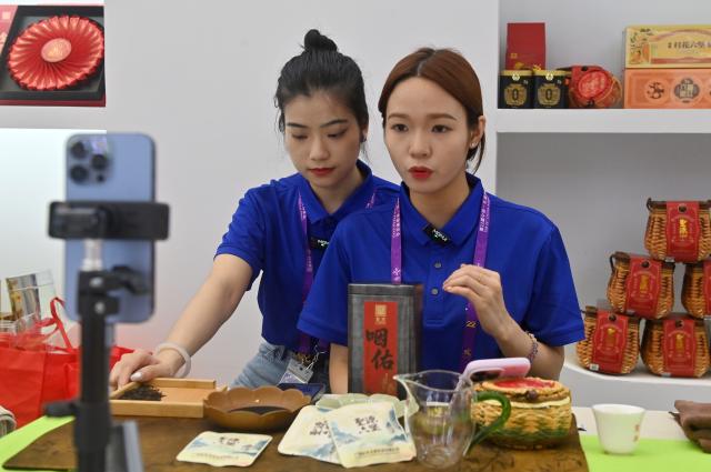 (250919) -- NANNING, Sept. 19, 2025 (Xinhua) -- Staff members promote Liubao tea via live streaming at the Nanning International Convention and Exhibition Center in Nanning, capital of south China's Guangxi Zhuang Autonomous Region, Sept. 17, 2025. Liubao tea, a Chinese dark tea known for its strong, lingering fragrance and medicinal properties, boasts a history spanning over 1,500 years. It has attracted thousands of eyes with its presence at the ongoing 22nd China-ASEAN Expo.
   The traditional Liubao tea-making technique is also recognized as a UNESCO Intangible Cultural Heritage subproject. Named after Liubao Town in Wuzhou City, Guangxi, the tea thrives in this region, where mist-covered mountains and a favorable climate have long made it an ideal area for tea cultivation. (Xinhua/Lu Boan)