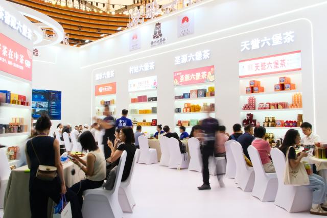 (250919) -- NANNING, Sept. 19, 2025 (Xinhua) -- Visitors taste and purchase Liubao tea products at the Nanning International Convention and Exhibition Center in Nanning, capital of south China's Guangxi Zhuang Autonomous Region, Sept. 18, 2025. Liubao tea, a Chinese dark tea known for its strong, lingering fragrance and medicinal properties, boasts a history spanning over 1,500 years. It has attracted thousands of eyes with its presence at the ongoing 22nd China-ASEAN Expo.
   The traditional Liubao tea-making technique is also recognized as a UNESCO Intangible Cultural Heritage subproject. Named after Liubao Town in Wuzhou City, Guangxi, the tea thrives in this region, where mist-covered mountains and a favorable climate have long made it an ideal area for tea cultivation. (Xinhua/Hu Qiusi)