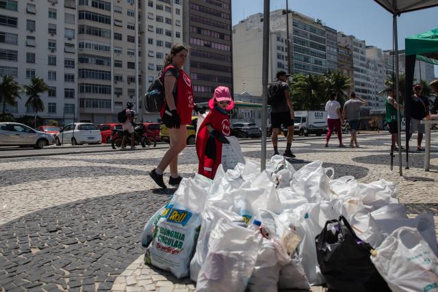 (250921) -- RIO DE JANEIRO, Sept. 21, 2025 (Xinhua) -- Volunteers place collected trash together at Copacabana Beach in Rio de Janeiro, Brazil, Sept. 20, 2025. World Cleanup Day is an annual global event that is marked every third Saturday in September with the aim of combating the global solid waste problem. (Xinhua/Wang Tiancong)