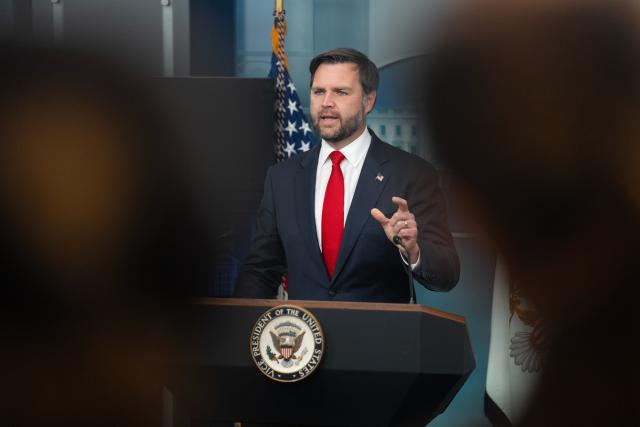 (251001) -- WASHINGTON, Oct. 1, 2025 (Xinhua) -- U.S. Vice President JD Vance speaks to reporters during a press briefing at the White House in Washington, D.C., the United States, Oct. 1, 2025. Vance warned on Wednesday that a prolonged federal government shutdown will lead to layoffs, blaming the Democrats for the current stalemate. (Xinhua/Hu Yousong)
