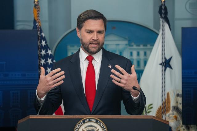 (251001) -- WASHINGTON, Oct. 1, 2025 (Xinhua) -- U.S. Vice President JD Vance speaks to reporters during a press briefing at the White House in Washington, D.C., the United States, Oct. 1, 2025. Vance warned on Wednesday that a prolonged federal government shutdown will lead to layoffs, blaming the Democrats for the current stalemate. (Xinhua/Hu Yousong)