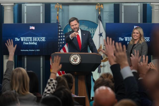 (251001) -- WASHINGTON, Oct. 1, 2025 (Xinhua) -- U.S. Vice President JD Vance (L) takes questions from reporters during a press briefing at the White House in Washington, D.C., the United States, Oct. 1, 2025. Vance warned on Wednesday that a prolonged federal government shutdown will lead to layoffs, blaming the Democrats for the current stalemate. (Xinhua/Hu Yousong)