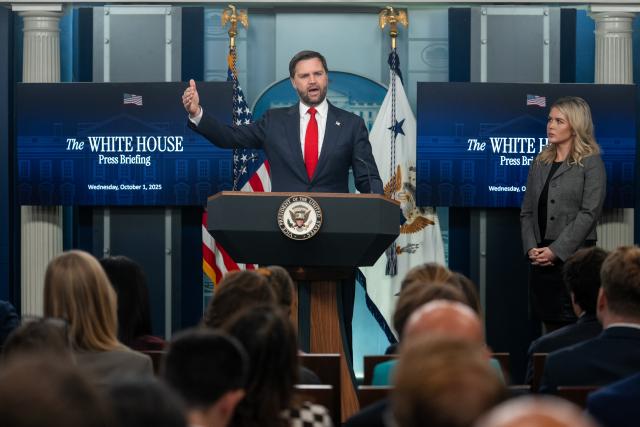 (251001) -- WASHINGTON, Oct. 1, 2025 (Xinhua) -- U.S. Vice President JD Vance (L) speaks to reporters during a press briefing at the White House in Washington, D.C., the United States, Oct. 1, 2025. Vance warned on Wednesday that a prolonged federal government shutdown will lead to layoffs, blaming the Democrats for the current stalemate. (Xinhua/Hu Yousong)