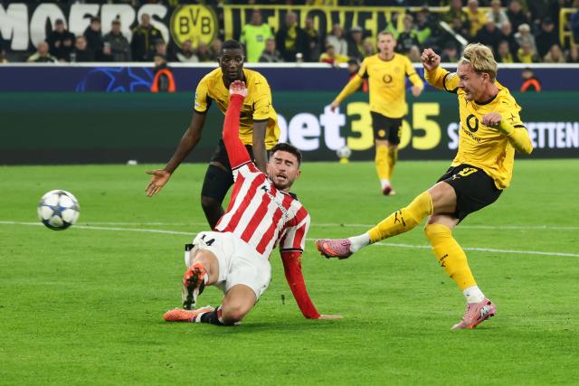 (251002) -- DORTMUND, Oct. 2, 2025 (Xinhua) -- Julian Brandt (R) of Borussia Dortmund shoots during the UEFA Champions League group stage 2nd round match between Borussia Dortmund and Athletic Club in Dortmund, Germany, Oct. 1, 2025. (Photo by Joachim Bywaletz/Xinhua)