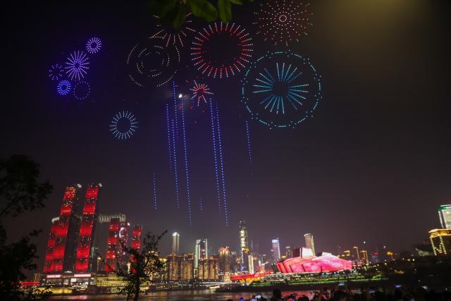 (251002) -- CHONGQING, Oct. 2, 2025 (Xinhua) -- A drone light show is staged in celebration of China's National Day in Nan'an District of southwest China's Chongqing Municipality, Oct. 1, 2025. During the show, 5,000 drones performed in the sky at night, bringing a visual feast to spectators. (Xinhua/Huang Wei)