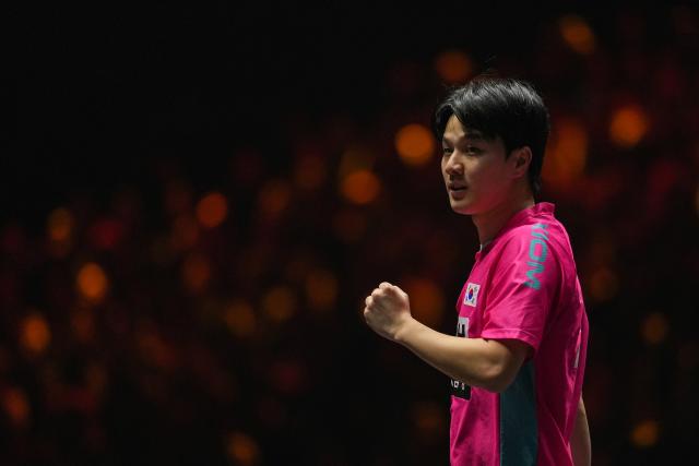 (251002) -- BEIJING, Oct. 2, 2025 (Xinhua) -- An Jaehyun of South Korea celebrates scoring while competing against Wang Chuqin of China during the men's singles round of 16 match at 2025 World Table Tennis (WTT) China Smash in Beijing, China, Oct. 2, 2025. (Xinhua/Ju Huanzong)