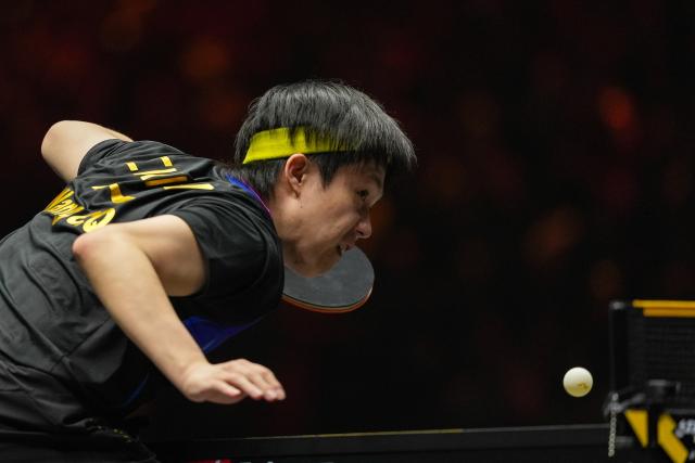 (251002) -- BEIJING, Oct. 2, 2025 (Xinhua) -- Wang Chuqin of China serves to An Jaehyun of South Korea during the men's singles round of 16 match at 2025 World Table Tennis (WTT) China Smash in Beijing, China, Oct. 2, 2025. (Xinhua/Ju Huanzong)