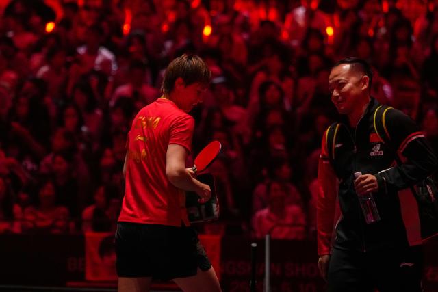 (251002) -- BEIJING, Oct. 2, 2025 (Xinhua) -- Wang Manyu (L) of China reacts after the women's singles round of 16 match against Hayata Hina of Japan at 2025 World Table Tennis (WTT) China Smash in Beijing, China, Oct. 2, 2025. (Xinhua/Ju Huanzong)