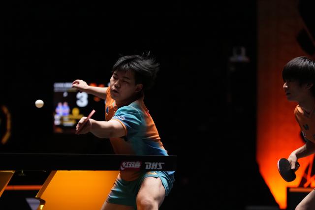 (251003) -- BEIJING, Oct. 3, 2025 (Xinhua) -- Matsushima Sora (L)/Togami Shunsuke compete during the men's doubles semifinal match between Zhou Qihao/Chen Junsong of China and Matsushima Sora/Togami Shunsuke of Japan at 2025 World Table Tennis (WTT) China Smash in Beijing, China, Oct. 3, 2025. (Xinhua/Ju Huanzong)