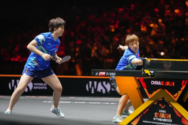 (251003) -- BEIJING, Oct. 3, 2025 (Xinhua) -- Kuai Man/Wang Manyu (R) compete during the women's doubles semifinal match between Kuai Man/Wang Manyu of China and Chen Xingtong/Qian Tianyi of China at 2025 World Table Tennis (WTT) China Smash in Beijing, China, Oct. 3, 2025. (Xinhua/Ju Huanzong)