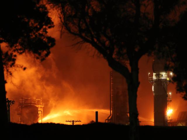 (251003) --  LOS ANGELES, Oct. 3, 2025 (Xinhua) -- This picture taken on early Oct. 3, 2025 shows the fire scene at a Chevron refinery in El Segundo, Los Angeles County, California, the United States.
. Crews have brought under control a massive fire that broke out Thursday night at Chevron's refinery in El Segundo, Los Angeles County, local authorities said Friday. (Photo by Qiu Chen/Xinhua)