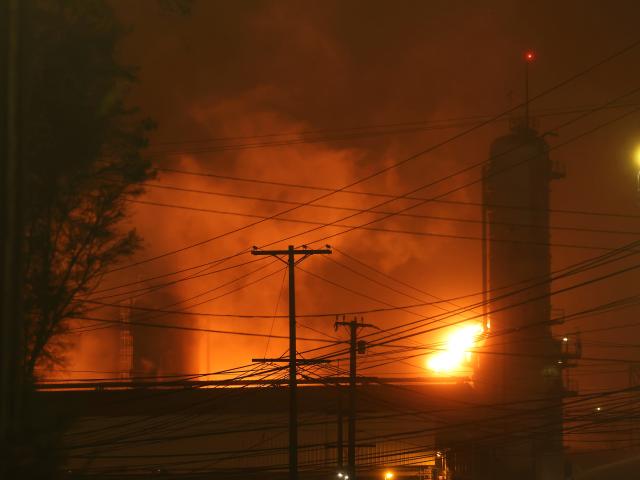 (251003) --  LOS ANGELES, Oct. 3, 2025 (Xinhua) -- This picture taken on early Oct. 3, 2025 shows the fire scene at a Chevron refinery in El Segundo, Los Angeles County, California, the United States.
. Crews have brought under control a massive fire that broke out Thursday night at Chevron's refinery in El Segundo, Los Angeles County, local authorities said Friday. (Photo by Qiu Chen/Xinhua)
