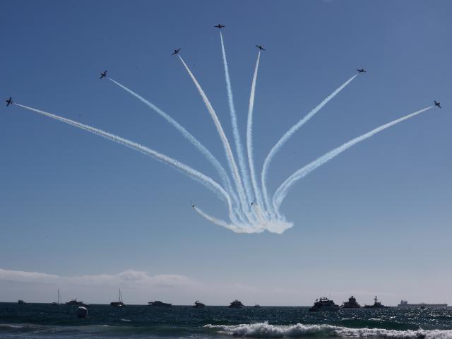 (251004) -- LOS ANGELES, Oct. 4, 2025 (Xinhua) -- An aerobatic flight is staged in the city of Huntington Beach, Orange County, California, the United States, on Oct. 3, 2025. The Pacific Airshow, one of the largest of its kind in the United States, kicked off Friday in Southern California, featuring a lineup of world-class performances. (Photo by Qiu Chen/Xinhua)