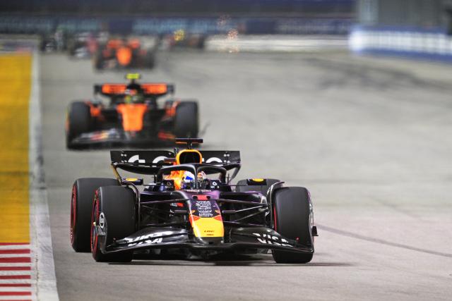 (251006) -- SINGAPORE, Oct. 6, 2025 (Xinhua) -- Red Bull's Dutch driver Max Verstappen (front) drives during the Formula 1 Singapore Grand Prix 2025 in Singapore, Oct. 5, 2025. (Photo by Then Chih Wey/Xinhua)