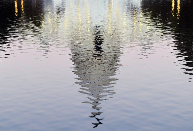 (251006) -- WASHINGTON, Oct. 6, 2025 (Xinhua) -- The U.S. Capitol building is seen reflected in the water in Washington, D.C., the United States, Oct. 5, 2025. As the U.S. federal government entered a shutdown -- the first time in nearly seven years -- the confrontation between President Donald Trump's administration and the Democratic Party has further escalated.
   The Trump administration has cut funding and programs in Democratic-led states and sought to dismantle federal agencies led by Democrats. Meanwhile, Democrats have shown a rare sense of unity, hoping to reverse declining approval ratings through the fight.
   This new round of partisan conflict over the government shutdown is markedly different from previous ones, characterized by greater hostility and malice that has pushed partisan strife to new heights. It highlights the deepening political polarization in the United States while inflicting greater harm on the American people. (Xinhua/Li Rui)