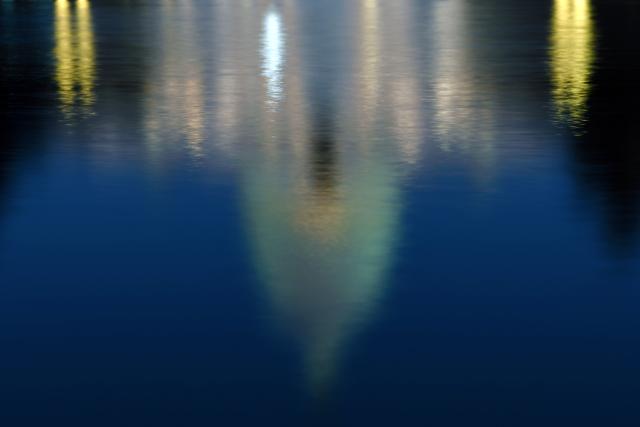 (251006) -- WASHINGTON, Oct. 6, 2025 (Xinhua) -- The U.S. Capitol building is seen reflected in the water in Washington, D.C., the United States, Oct. 5, 2025. As the U.S. federal government entered a shutdown -- the first time in nearly seven years -- the confrontation between President Donald Trump's administration and the Democratic Party has further escalated.
   The Trump administration has cut funding and programs in Democratic-led states and sought to dismantle federal agencies led by Democrats. Meanwhile, Democrats have shown a rare sense of unity, hoping to reverse declining approval ratings through the fight.
   This new round of partisan conflict over the government shutdown is markedly different from previous ones, characterized by greater hostility and malice that has pushed partisan strife to new heights. It highlights the deepening political polarization in the United States while inflicting greater harm on the American people. (Xinhua/Li Rui)