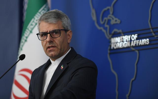 (251006) -- TEHRAN, Oct. 6, 2025 (Xinhua) -- Iranian Foreign Ministry spokesman Esmaeil Baghaei attends a weekly press conference in Tehran, Iran, on Oct. 6, 2025. Iran has no plans to hold talks with France, Britain and Germany following their move to trigger the "snapback" mechanism to reimpose UN sanctions, Baghaei said on Monday. (Xinhua/Sha Dati)