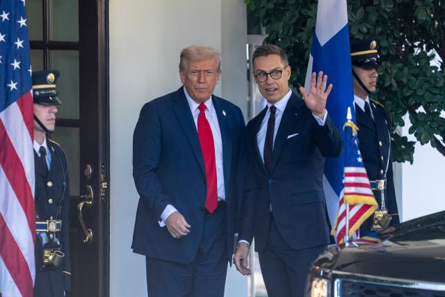 (251009) -- WASHINGTON, Oct. 9, 2025 (Xinhua) -- U.S. President Donald Trump (2nd L) welcomes Finnish President Alexander Stubb (2nd R) at the White House in Washington, D.C., the United States, Oct 9, 2025. (Xinhua/Hu Yousong)