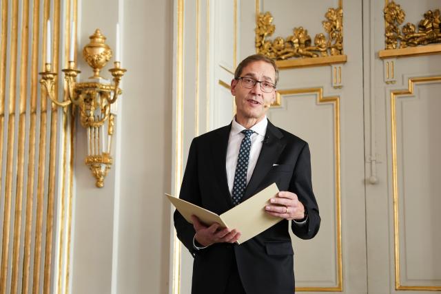 (251010) -- STOCKHOLM, Oct. 10, 2025 (Xinhua) -- Permanent Secretary of the Swedish Academy Mats Malm announces the laureate of the 2025 Nobel Prize in Literature in Stockholm, Sweden, Oct. 9, 2025.
  Hungarian writer Laszlo Krasznahorkai has been awarded the 2025 Nobel Prize in Literature, becoming the second Hungarian author ever to receive the honor, the Swedish Academy announced on Thursday. (Xinhua/Peng Ziyang)