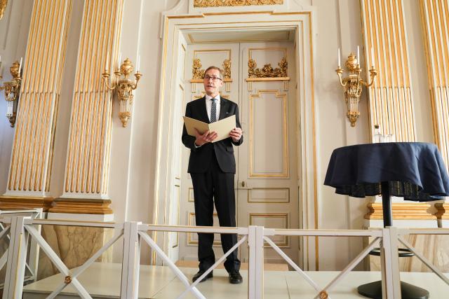 (251010) -- STOCKHOLM, Oct. 10, 2025 (Xinhua) -- Permanent Secretary of the Swedish Academy Mats Malm announces the laureate of the 2025 Nobel Prize in Literature in Stockholm, Sweden, Oct. 9, 2025.
  Hungarian writer Laszlo Krasznahorkai has been awarded the 2025 Nobel Prize in Literature, becoming the second Hungarian author ever to receive the honor, the Swedish Academy announced on Thursday. (Xinhua/Peng Ziyang)