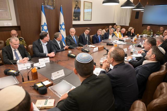 (251010) -- BEIJING, Oct. 10, 2025 (Xinhua) -- Israeli Prime Minister Benjamin Netanyahu (5th L, rear), U.S. Special Envoy to the Middle East Steve Witkoff (4th L, rear) and U.S. President Donald Trump's son-in-law Jared Kushner (6th L, rear) attend a government meeting in Jerusalem on Oct. 9, 2025.
  The Israeli government on early Friday approved a ceasefire deal with Hamas to end the war in Gaza and secure the release of all remaining hostages. (Ma'ayan Toaf/GPO/Handout via Xinhua)