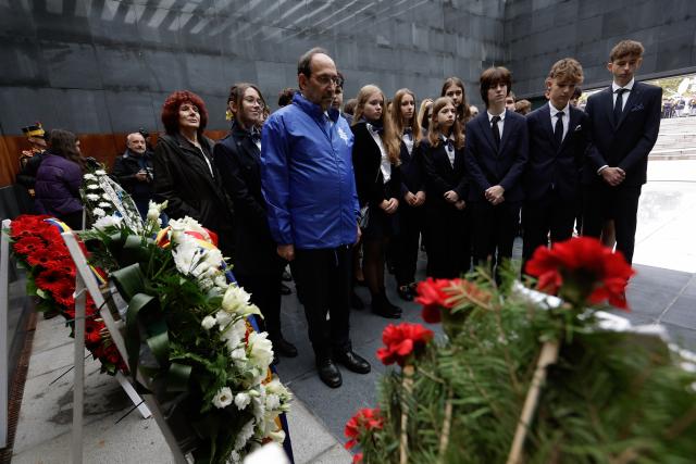 (251010) -- BUCHAREST, Oct. 10, 2025 (Xinhua) -- Members of the Romanian Jewish community attend a wreath laying ceremony to mark the Romanian national Holocaust remembrance day in Bucharest, Romania, Oct. 9, 2025. (Photo by Cristian Cristel/Xinhua)