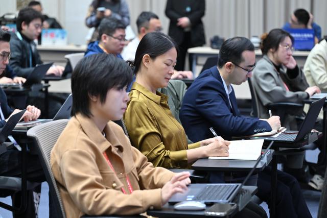 (251011) -- BEIJING, Oct. 11, 2025 (Xinhua) -- Journalists work at a press conference held by the State Council Information Office (SCIO) on achievements in high-quality housing and urban-rural development during the 14th Five-Year Plan period (2021-2025) in Beijing, capital of China, Oct. 11, 2025. (Xinhua/Li Xin)