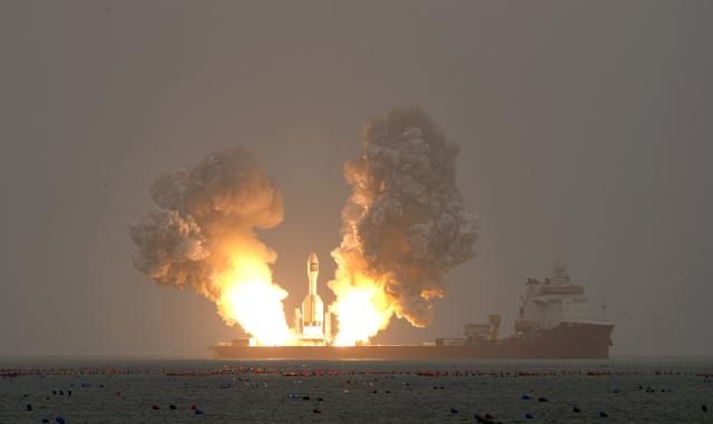 (251011) -- HAIYANG, Oct. 11, 2025 (Xinhua) -- A Gravity-1 carrier rocket carrying a wide-field satellite and two experimental satellites blasts off from waters off the coast of Haiyang, east China's Shandong Province, Oct. 11, 2025. The rocket blasted off at 10:20 a.m. (Beijing Time), placing three satellites into their designated orbits. The Taiyuan Satellite Launch Center conducted the offshore mission.
   The Gravity-1 carrier rocket made its debut flight in January 2024. (Photo by Guo Jinqi/Xinhua)