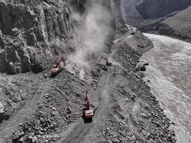 (251011) -- DUSHANBE, Oct. 11, 2025 (Xinhua) -- Excavators operate at the construction site of the second-phase section of the China-Tajikistan Highway near Kalai Khumb, Tajikistan, on Sept. 11, 2025. The China-Tajikistan Highway -- also known as the Pamir Highway -- was first built in the 1940s. Stretching more than 1,000 km from Dushanbe to Karasu on the China-Tajikistan border, it is vital for Tajikistan's transport and external links.
   TO GO WITH "Feature: China-Tajikistan Highway a lifeline on the Pamirs" (Xinhua/Li Renzi)