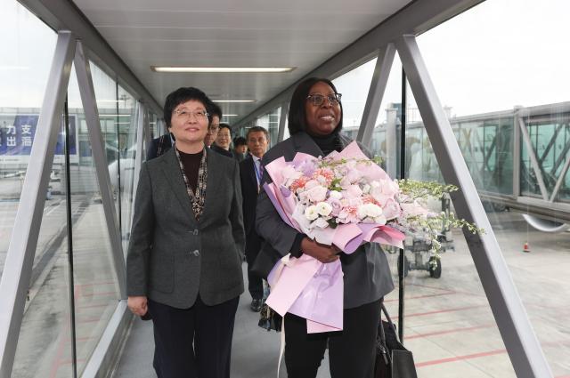 (251011) -- BEIJING, Oct. 11, 2025 (Xinhua) -- Prime Minister of Mozambique Maria Benvinda Levi arrives in Beijing, capital of China, on Oct. 11, 2025, for the upcoming Global Leaders' Meeting on Women. (Xinhua/Liang Xu)