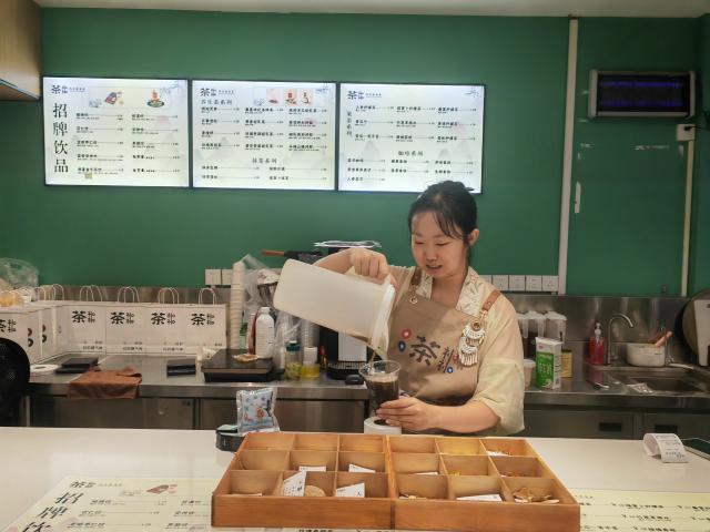 (251011) -- GUIYANG, Oct. 11, 2025 (Xinhua) -- A staff member makes herbal drink at a shop of the Second Affiliated Hospital of Guizhou University of Traditional Chinese Medicine in Guiyang, southwest China's Guizhou Province, Oct. 9, 2025. TO GO WITH "Across China: Herbal drinks brew new wellness trend among Chinese youth" (Xinhua/Wu Si)