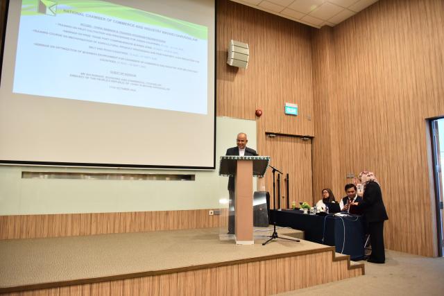 (251011) -- BANDAR SERI BEGAWAN, Oct. 11, 2025 (Xinhua) -- Haji Abdul Saman Haji Ahmad, president of the National Chamber of Commerce and Industry of Brunei Darussalam (NCCIBD), speaks during the NCCIBD-China seminar and training program presentations held in Bandar Seri Begawan, Brunei, Oct. 11, 2025. TO GO WITH "Bruneian businesses gain insights from China training programs" (Xinhua/Li Meng)
