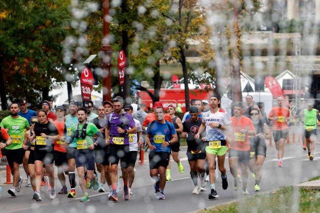 (251013) -- BUCHAREST, Oct. 13, 2025 (Xinhua) -- Participants run during the Bucharest Marathon in Bucharest, Romania, Oct. 12, 2025. (Photo by Cristian Cristel/Xinhua)