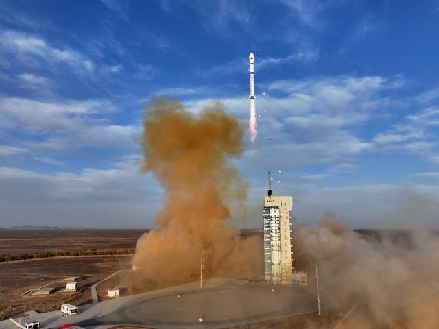 (251013) -- JIUQUAN, Oct. 13, 2025 (Xinhua) -- A Long March-2D carrier rocket carrying the Shiyan-31 test satellite blasts off from the Jiuquan Satellite Launch Center in northwest China on Oct. 13, 2025. China successfully launched a new test satellite into space from the Jiuquan Satellite Launch Center in northwest China on Monday.
   The Shiyan-31 test satellite was launched at 6:00 p.m. (Beijing Time) aboard a Long March-2D carrier rocket and entered the preset orbit successfully. (Photo by Wang Jiangbo/Xinhua)