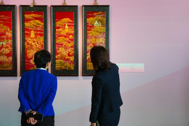 (251013) -- BEIJING, Oct. 13, 2025 (Xinhua) -- Women visit "Heritage Blossoms, Women Shine", a special exhibition celebrating the Global Leaders' Meeting on Women in Beijing, capital of China, Oct. 13, 2025. The Global Leaders' Meeting on Women was held in Beijing on Monday. (Xinhua/Yan Linyun)
