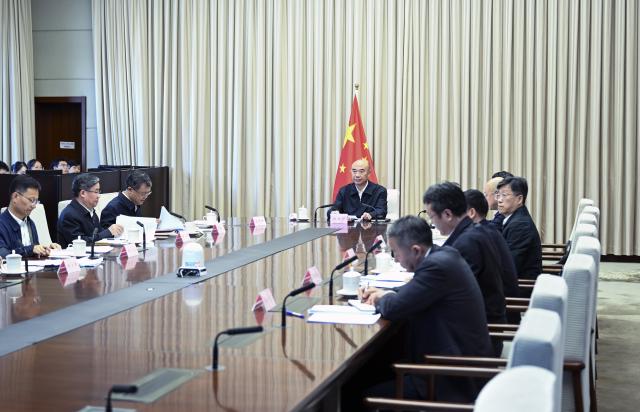 (251013) -- BEIJING, Oct. 13, 2025 (Xinhua) -- Chinese Vice Premier Liu Guozhong, also a member of the Political Bureau of the Communist Party of China (CPC) Central Committee, addresses a video conference, urging efforts to ensure bumper autumn grain harvest, Oct. 13, 2025. (Xinhua/Zhang Ling)