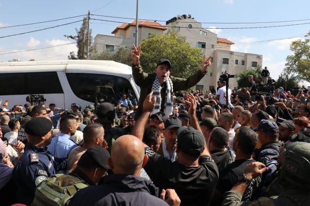 (251013) -- RAMALLAH, Oct. 13, 2025 (Xinhua) -- People welcome released Palestinian prisoners in the West Bank city of Ramallah, on Oct. 13, 2025. Israeli authorities have begun freeing Palestinian prisoners from jails as part of an exchange deal after Hamas released 20 Israeli hostages, Palestinian sources said on Monday.
   According to the deal agreed by Israel and Hamas, about 2,000 Palestinian detainees and prisoners are to be freed. (Photo by Nidal Eshtayeh/Xinhua)